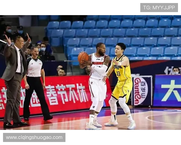 中国男篮逆袭战胜强敌,重燃世界杯晋级希望,球迷热议战术变化 中国男篮逆袭战胜强敌,重燃世界杯晋级希望,球迷热议战术变化